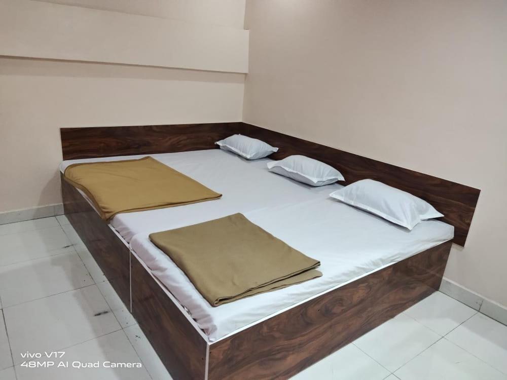 Sai Ganesh Guest House Shirdi Ngoại thất bức ảnh