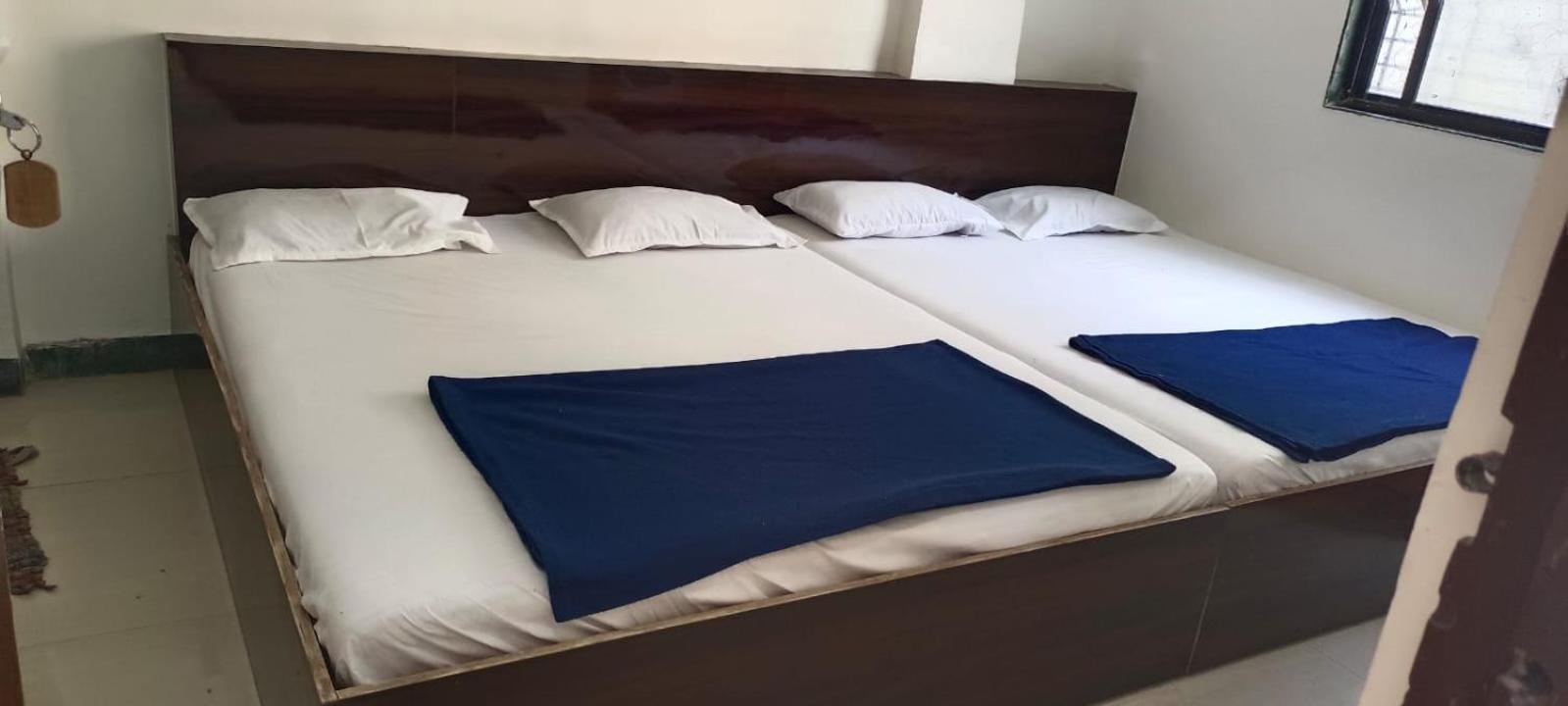Sai Ganesh Guest House Shirdi Ngoại thất bức ảnh